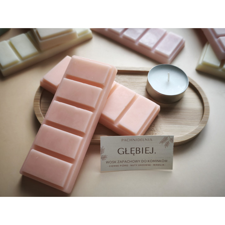 GŁĘBIEJ. – wosk zapachowy | ciemne piżmo • nuty drzewne • wanilia
