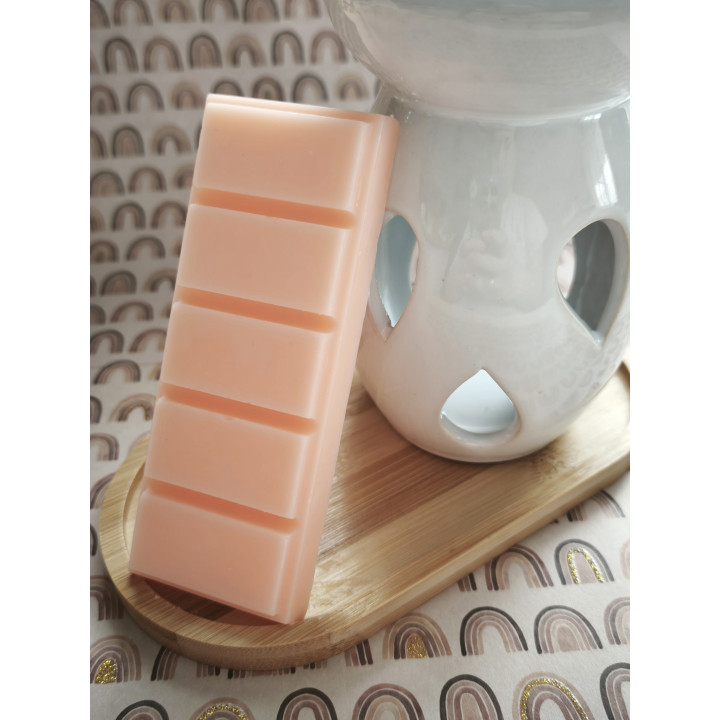 GŁĘBIEJ. – wosk zapachowy | ciemne piżmo • nuty drzewne • wanilia